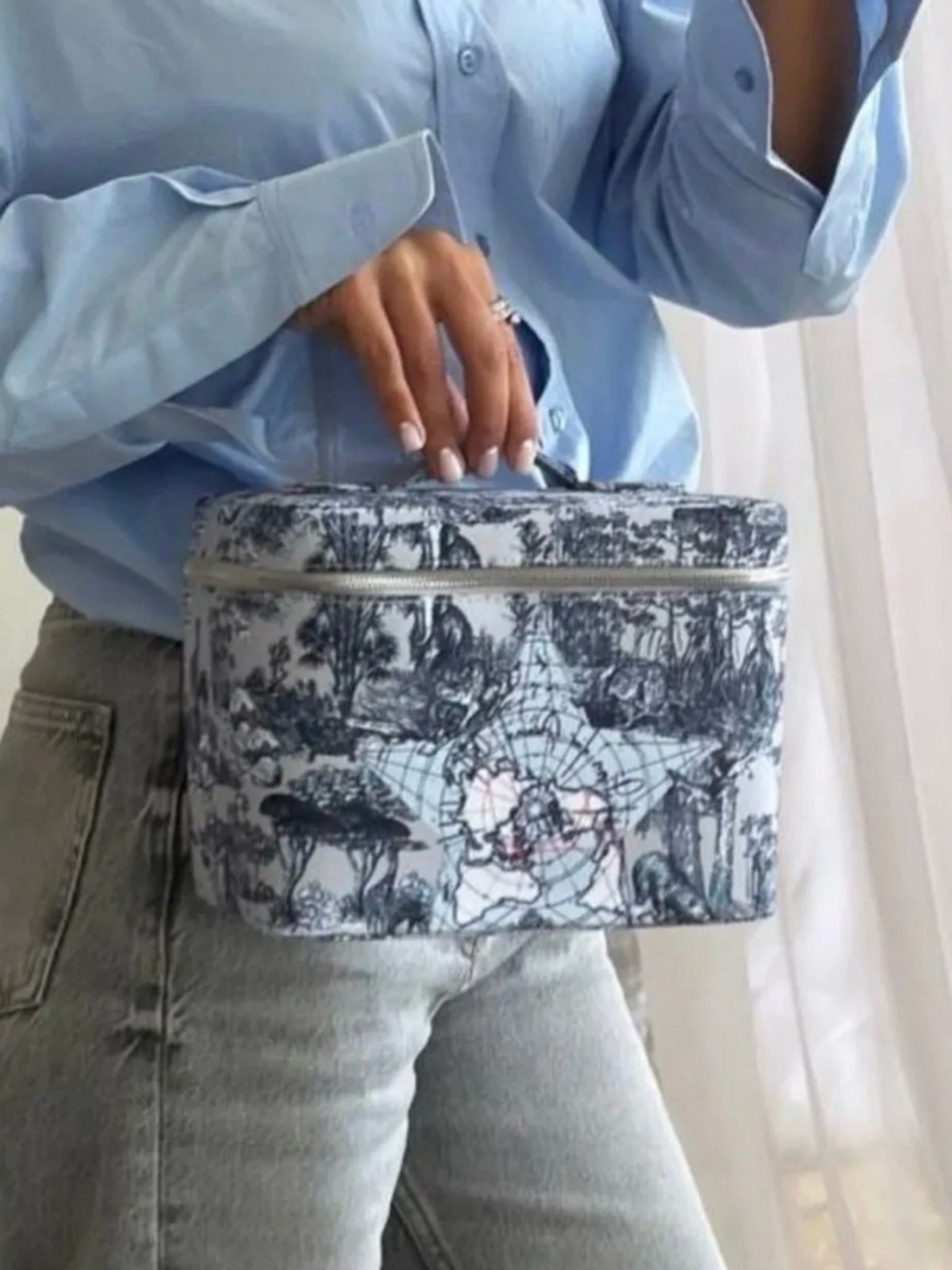 Limited edition Dior around the world Classic Toile-Print Travel Cosmetic Case - Picture 2 of 2